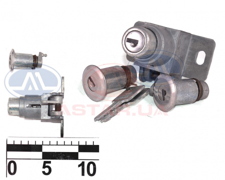 Замок багажника ЗАЗ 1103 с личинками замка дверей